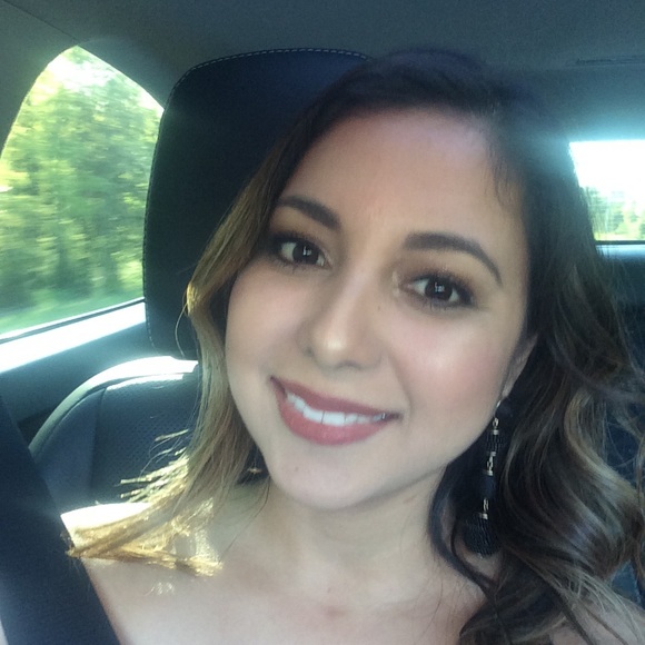 Meet your Posher, Monica - Picture 1 of 1